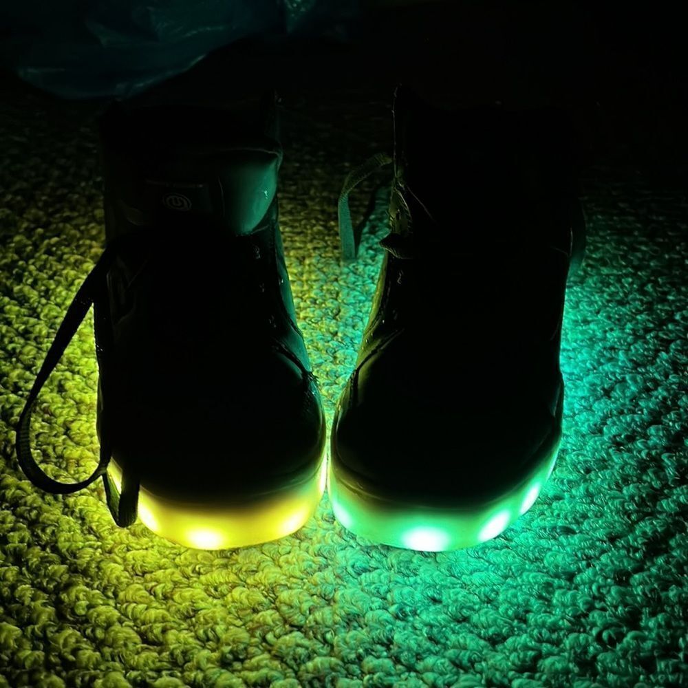 👟 Sketchers Boys Size 5 Light Up Shoes 👟